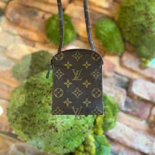 LOUIS VUITTON Vintage Monogram Messenger Bag