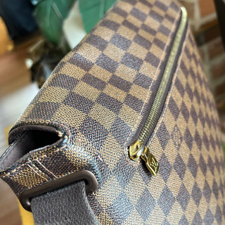 LOUIS VUITTON District Damier Ebene Canvas Messenger Crossbody Bag