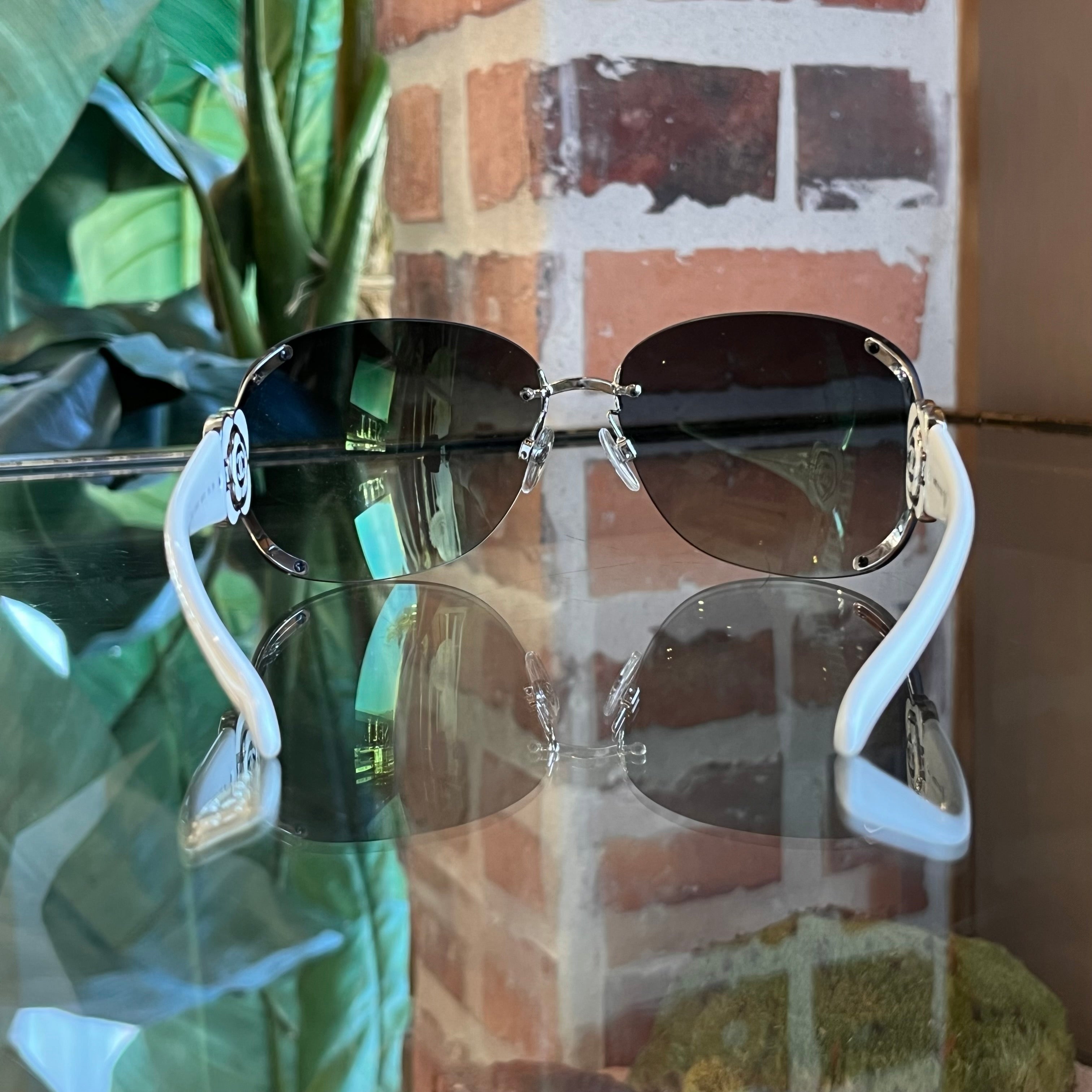 小物 CHANEL sunglasses Camellia White y2k Chanel White Plastic Camellia Frame Flower Sunglasses-71198