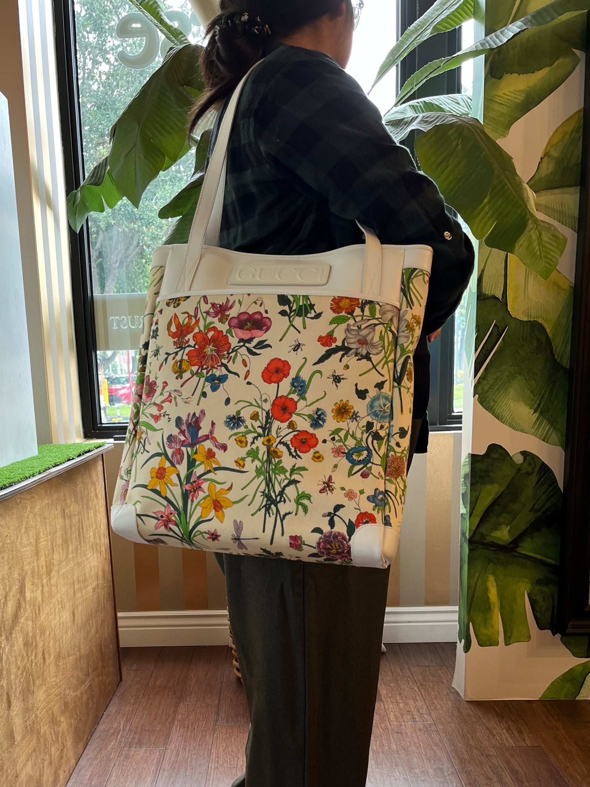 GUCCI White Flora Canvas Vintage Tote Bag w/Key Holder Set