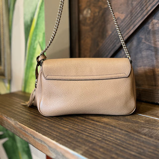 GUCCI Soho Chain Medium Beige Pebbled Calfskin Crossbody