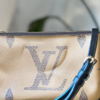 LOUIS VUITTON Monogram Giant Reverse Double Zip Pochette