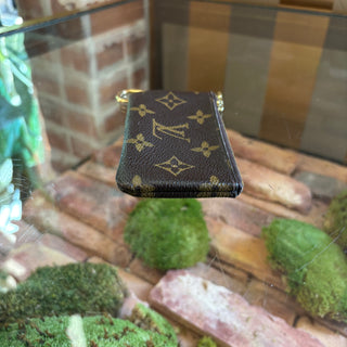 LOUIS VUITTON Monogram Key Cles Pouch