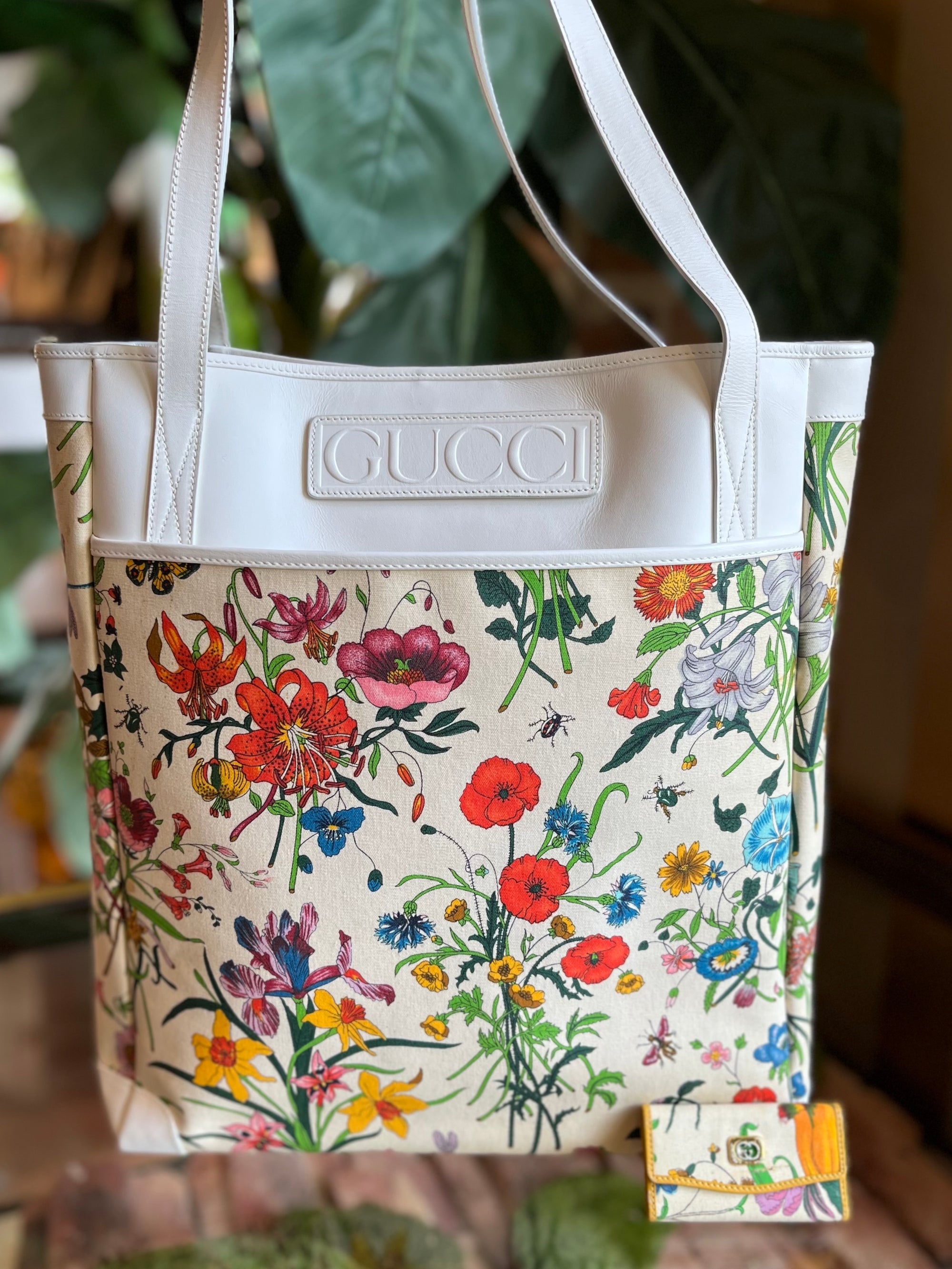 GUCCI White Flora Canvas Vintage Tote Bag w/Key Holder Set