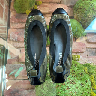 CHANEL Olive Green Black Interlocking CC Logo Patent Leather Grosgrain Ballet Flats SZ37C(7US)