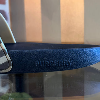 BURBERRY Archive Beige Check Rubber Slides SZ 39 (US 9)