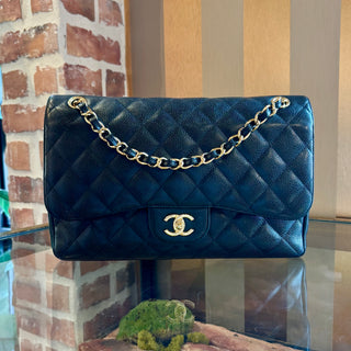 CHANEL Classic Jumbo Double Flap Shoulder Bag