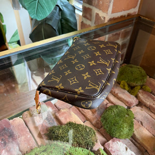 LOUIS VUITTON Pochette Accessoires Monogram Brown Canvas Bag