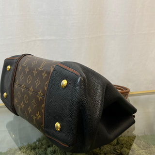 LOUIS VUITTON "The W" Shoulder Bag