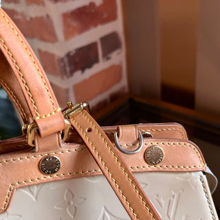 LOUIS VUITTON Brea MM Blanc Corail Vernis Tote