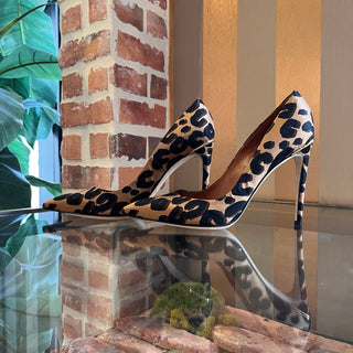 LOUIS VUITTON Leopard Print Silk Pointed Toe Pumps SZ 39 (US 9)
