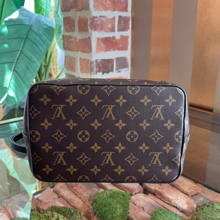 LOUIS VUITTON NeoNoe MM Black Monogram Bucket Bag