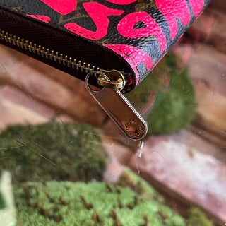 LOUIS VUITTON Limited Edition Fuchsia Graffiti Stephen Sprouse Zippy Coin Purse