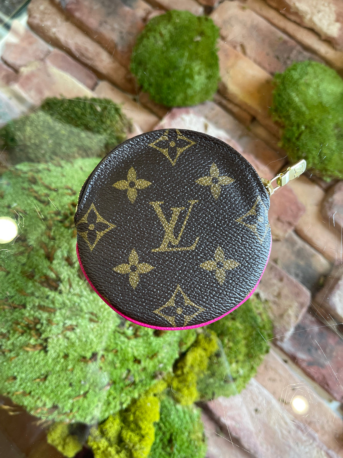 LOUIS VUITTON Vivianne Limited Edition Holiday Round Coin Wallet