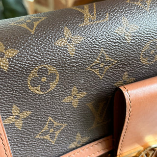 LOUIS VUITTON Dauphine MM Reverse Monogram Canvas Shoulder Bag