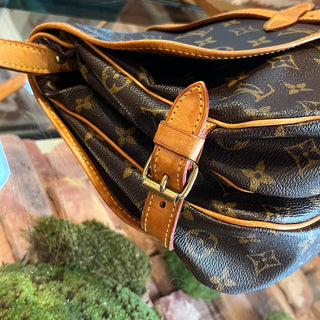 LOUIS VUITTON Saumur 30 Brown Monogram Canvas Vintage Crossbody Bag