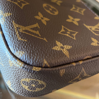 LOUIS VUITTON Monogram Pochette