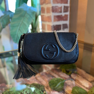 GUCCI Soho Flap Medium Black Pebbled Calfskin Crossbody