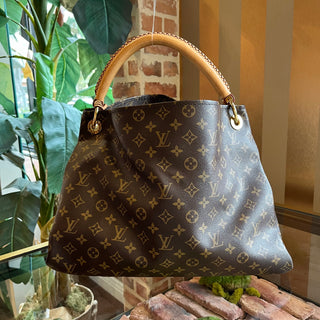 LOUIS VUITTON Artsy Monogram Hobo