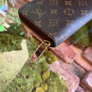 LOUIS VUITTON Zippy Organizer Brown Monogram Canvas Wallet