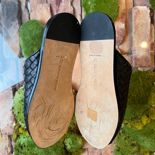 BOTTEGA VENETA Black Intrecciato Woven Leather Mules SZ37(7US)