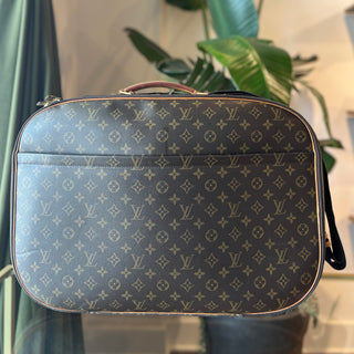 LOUIS VUITTON Monogram Packall GM