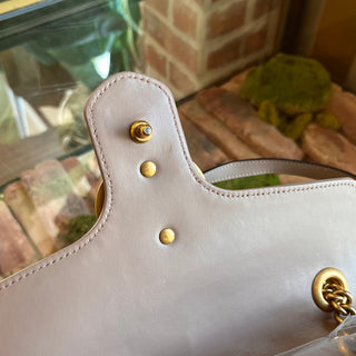 GUCCI GG Marmont Medium Beige Chevron Matelassé Leather Shoulder Bag