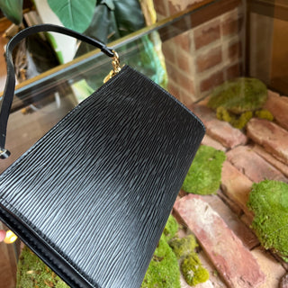 LOUIS VUITTON Pochette Accessories 24 Black Epi Leather Shoulder Bag