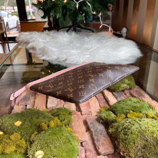 LOUIS VUITTON Daily Pouch Rose Poudre Monogram Canvas Clutch