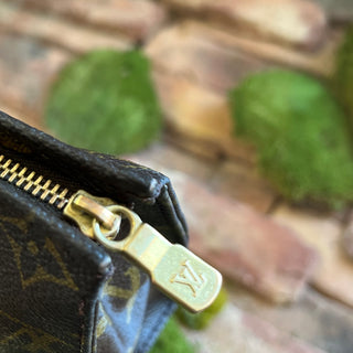 LOUIS VUITTON Toiletry 19 Brown Monogram Canvas Pouch