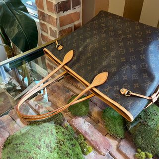 LOUIS VUITTON Neverfull MM Monogram Canvas Tote Bag
