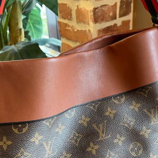 LOUIS VUITTON Tuileries Besace Caramel Monogram Canvas Hobo Bag