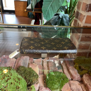 LOUIS VUITTON Zippy Monogram Canvas Wallet