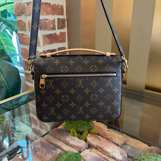 LOUIS VUITTON Pochette Monogram Métis