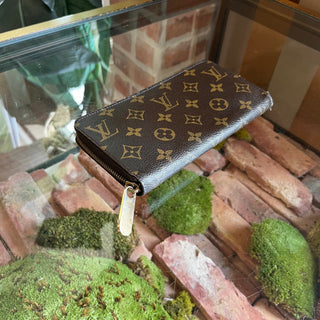 LOUIS VUITTON Zippy Monogram Canvas Wallet