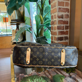 LOUIS VUITTON Galliera GM Brown Monogram Canvas Hobo Bag
