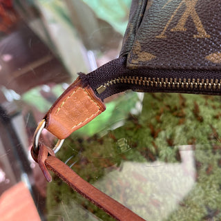 LOUIS VUITTON Pochette Accessories Vintage Monogram Canvas Shoulder Bag