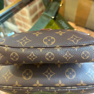 LOUIS VUITTON Multi Pochette Accessoires
