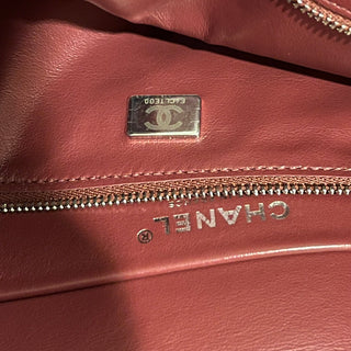 CHANEL Souplissimo Maxi Flap Black Grained Calfskin Shoulder Bag