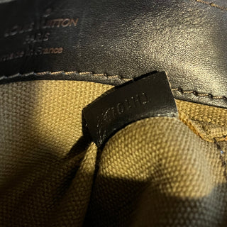 LOUIS VUITTON Utah Small Coffee Leather Yuma Messenger Bag