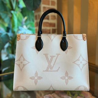 LOUIS VUITTON Onthego MM Beige Giant Monogram Canvas Tote Bag Dune