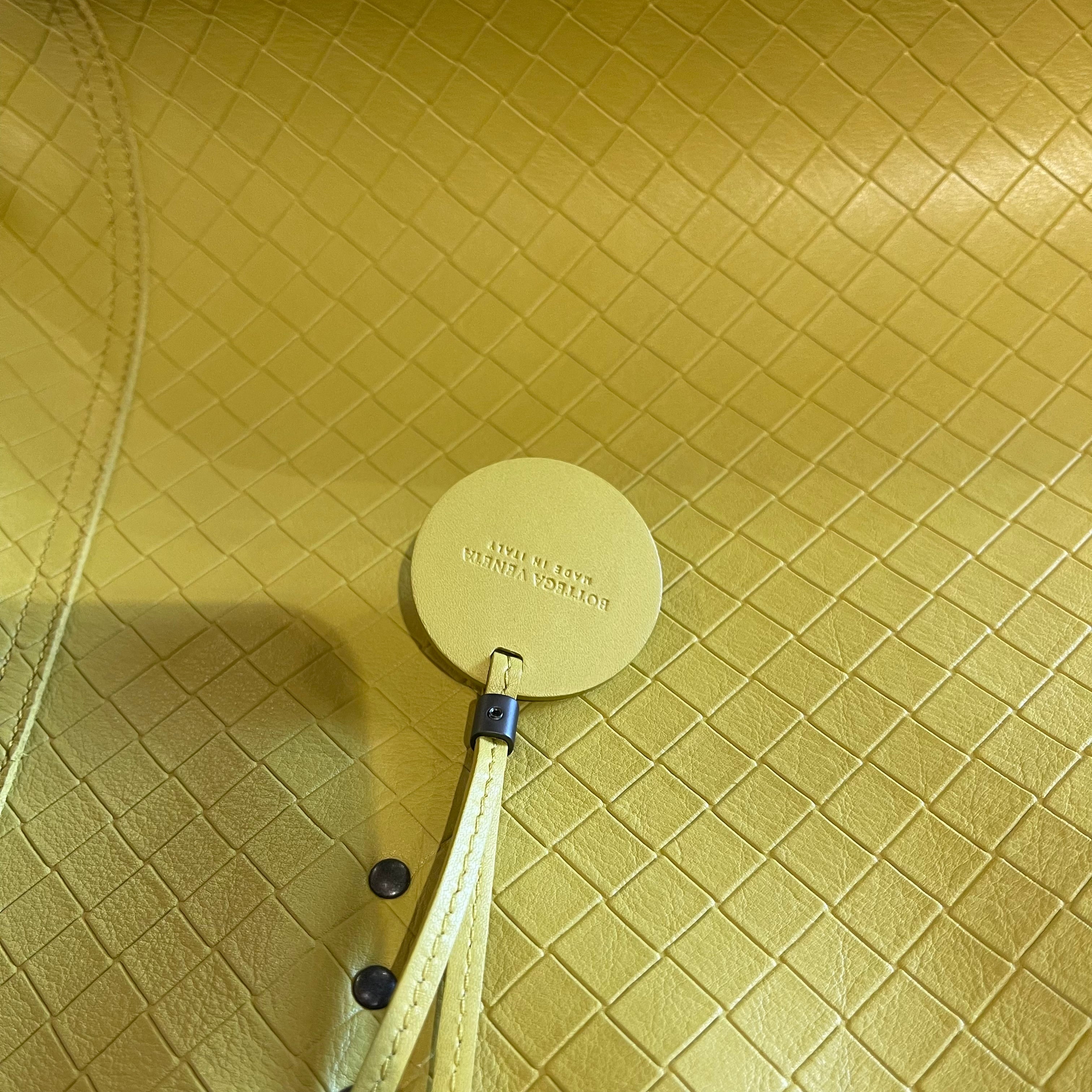 BOTTEGA VENETA Yellow Bottega Veneta Intrecciomirage Tote Leather Medi