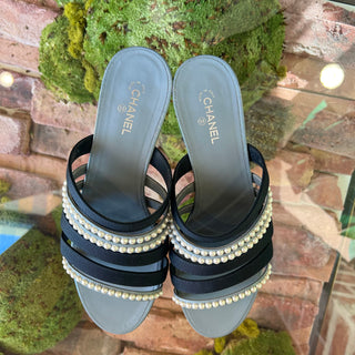 CHANEL Gray Black Patent Grosgrain Strappy Pearl Embellished Mules Sandals SZ41C(11US)