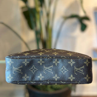 LOUIS VUITTON Monogram Trousse Toilette 23