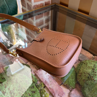 HERMÈS Evelyne TPM Gold Taurillon Clemence Leather Crossbody Bag