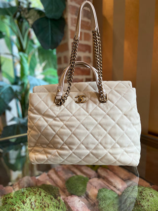 CHANEL Chic Quilt White Matte Caviar Leather Tote Bag