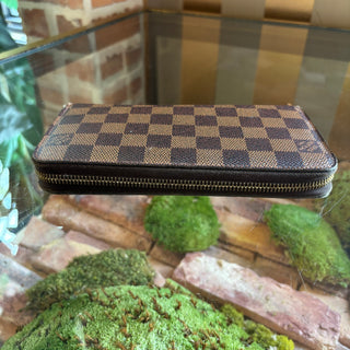LOUIS VUITTON Damier Ebene Pattern Zippy Wallet