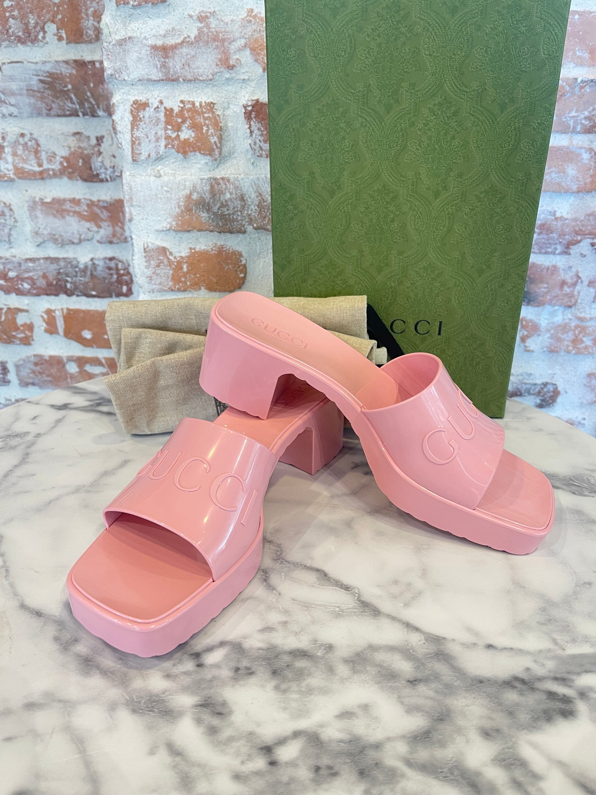 GUCCI Pink Rubber Sandal Chunky Heel Sz 39 TS3187