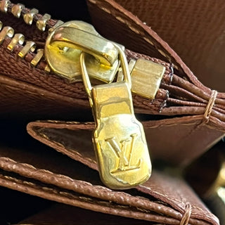 LOUIS VUITTON LV Monogram Canvas Zippy Wallet