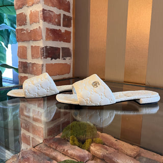 GUCCI White Leather Embossed Guccissima Slides SZ 38 (US 8)